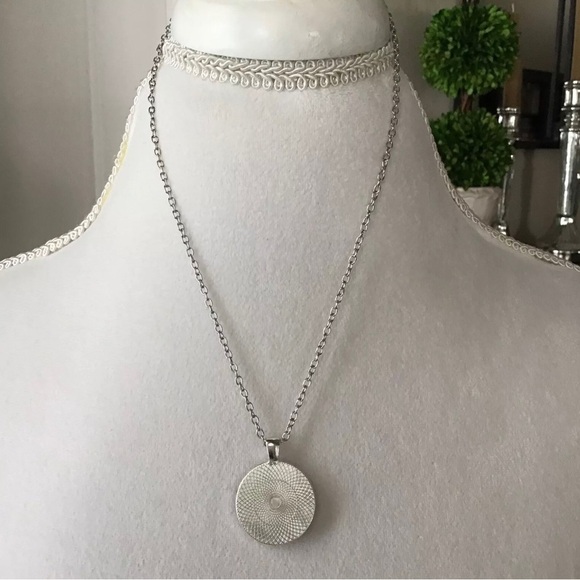 LAST 1! NEW Cats Pendant Necklace Round Cabochon Silver Tone 18” Chain Kittens - Picture 8 of 10